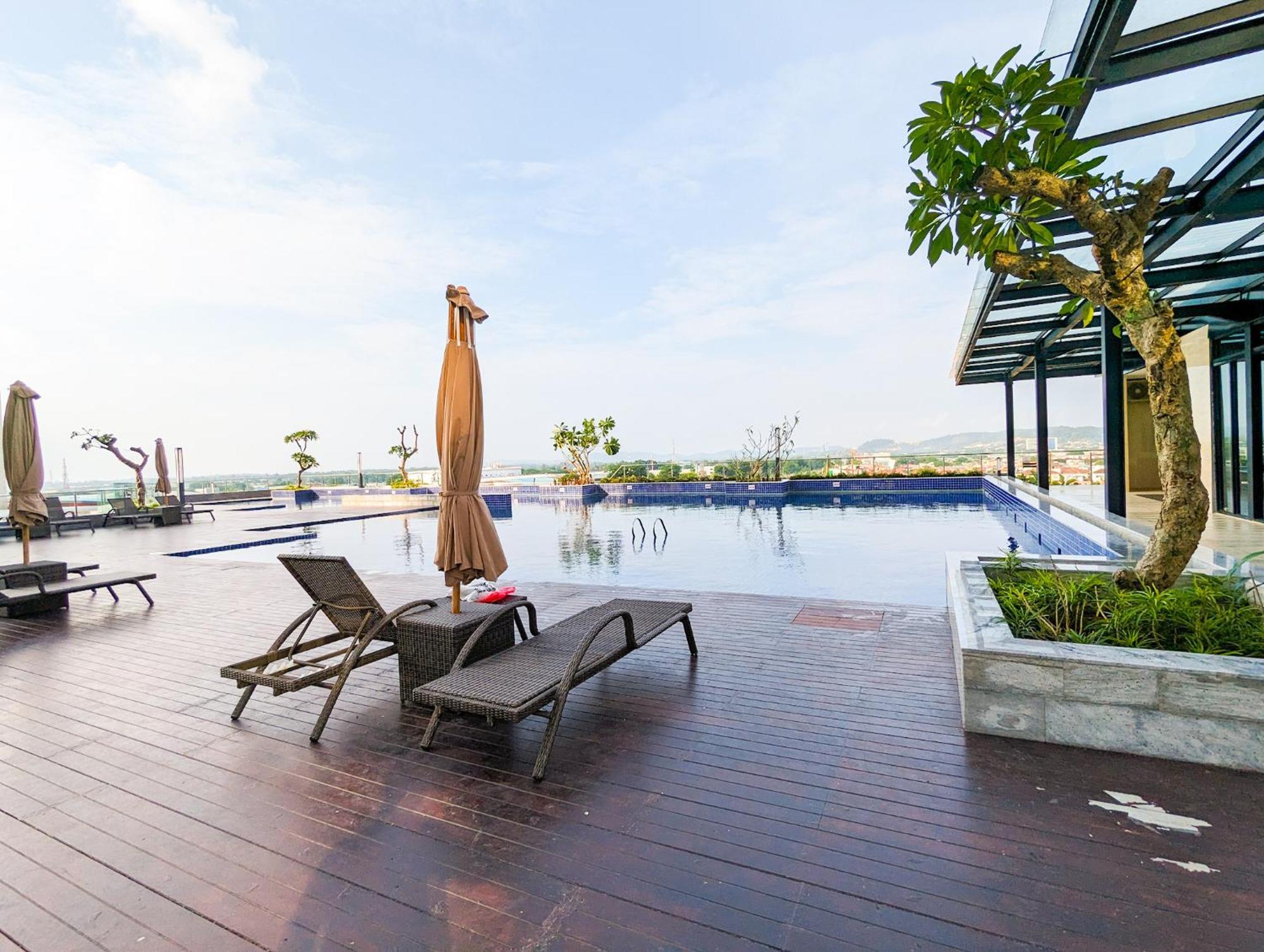 Lovina 1823 At Pollux Meisterstadt Batam Ngoại thất bức ảnh